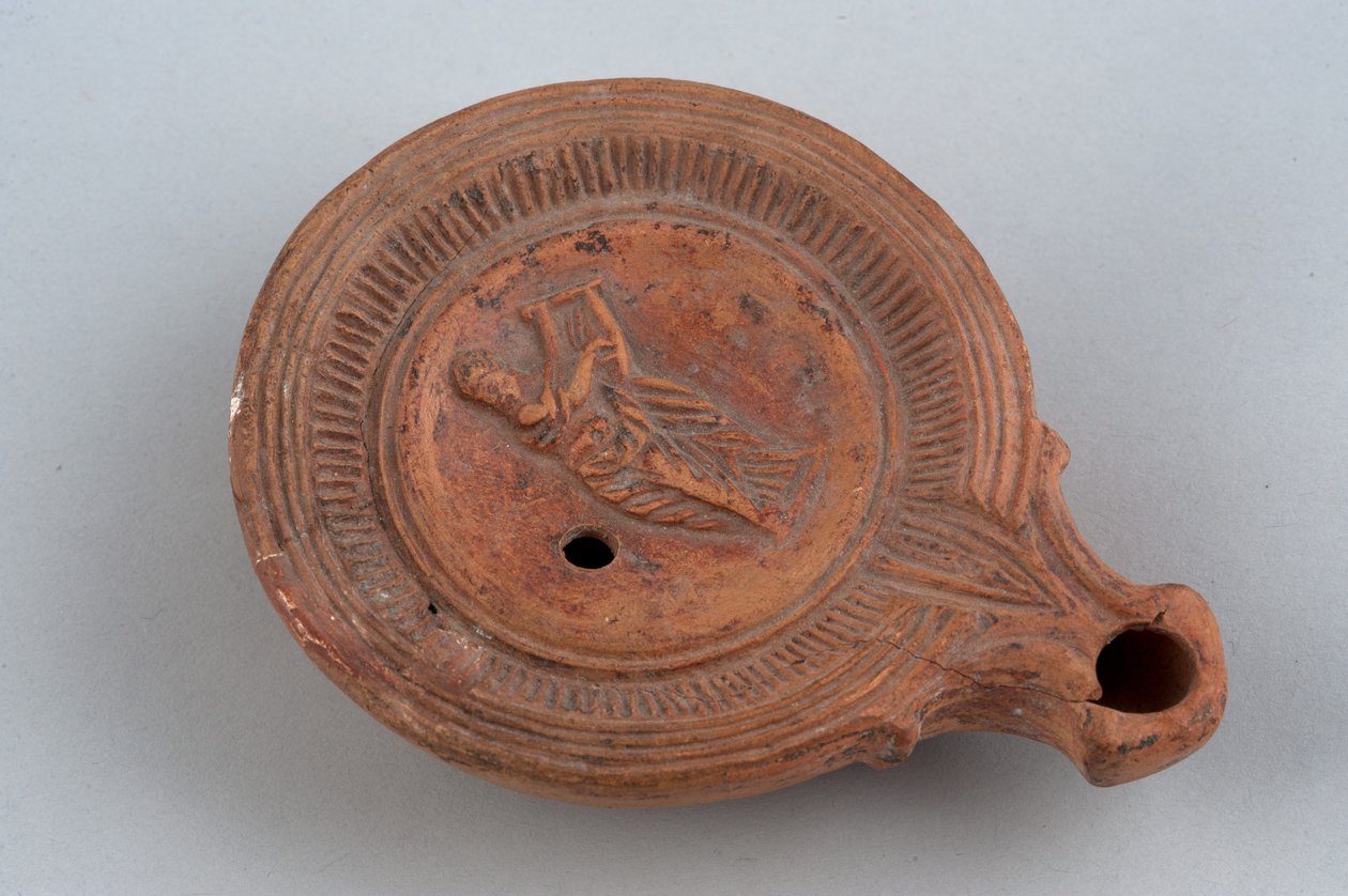 Lampe med figur som spiller på lyre (terrakotta) av Roman