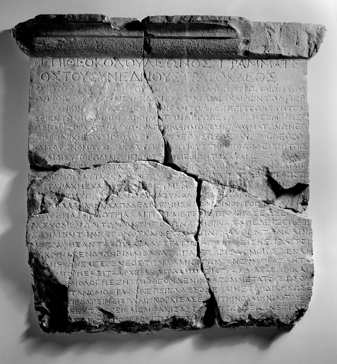 Brev fra prokonsulen i Achaea, Qunitus Fabius Maximus til Council of Dyme i Achaea (kalkstein) av Roman