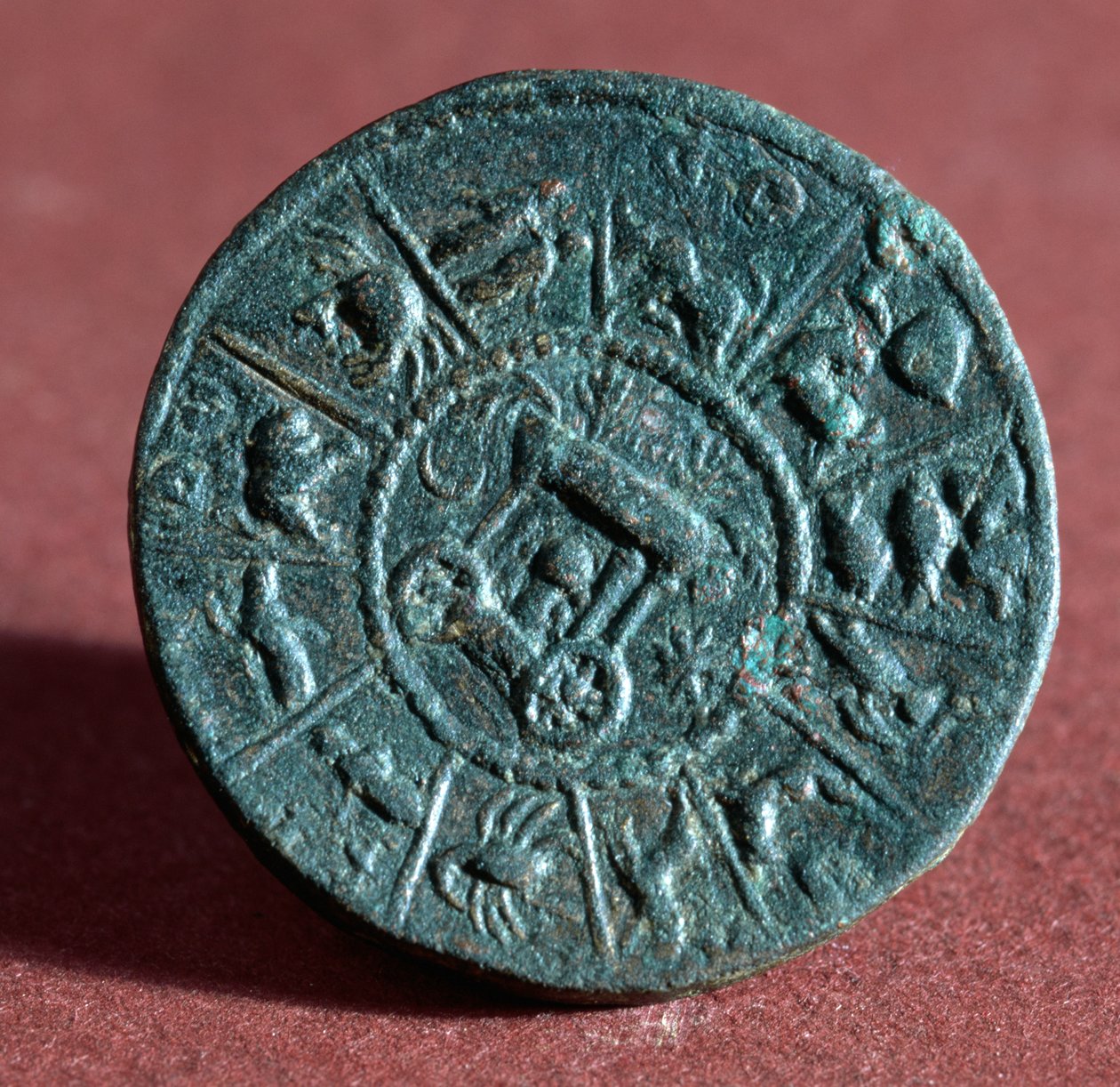 Medaljong med 12 stjernetegn, fra Belkis eller Zeugma (bronse) av Roman