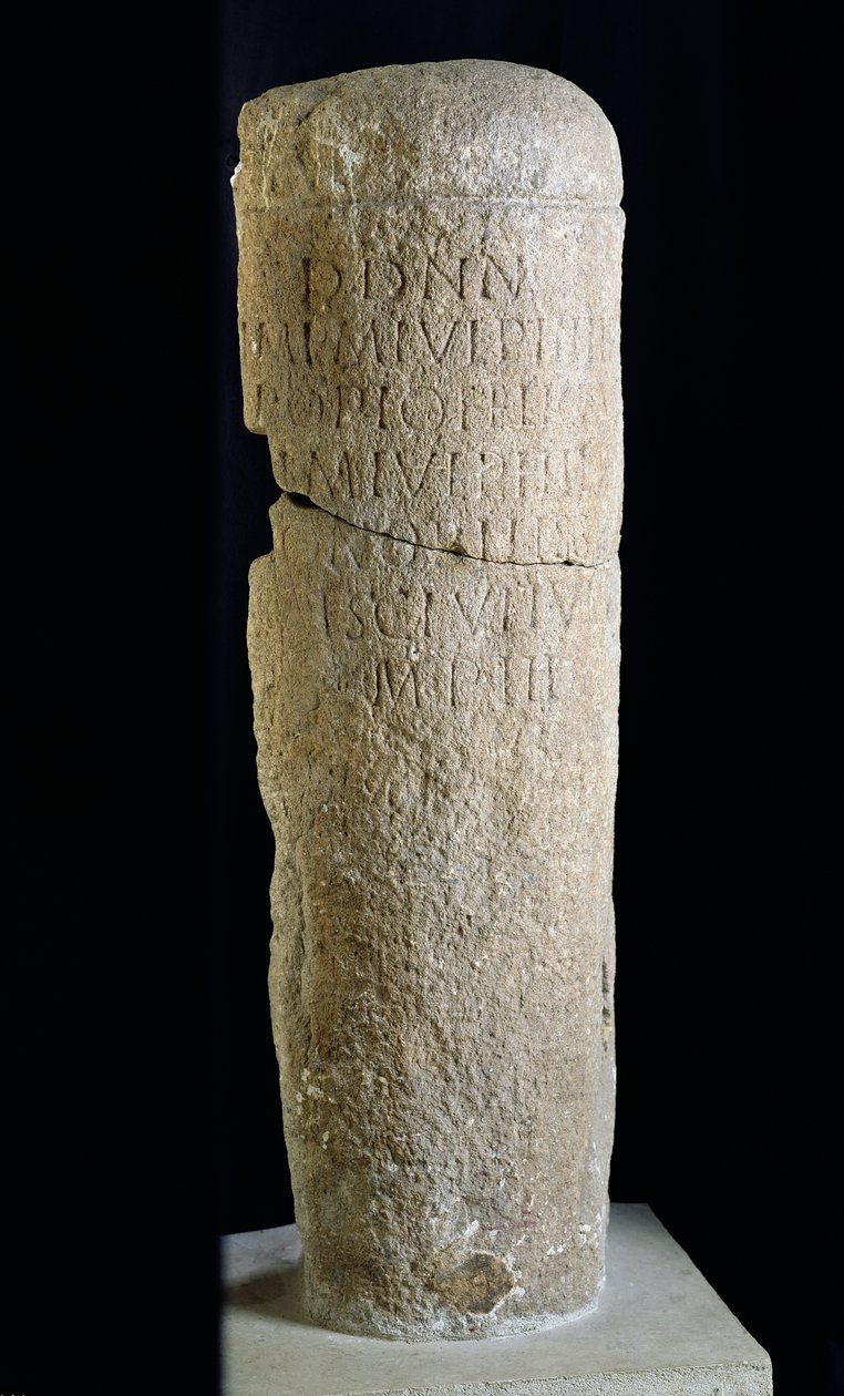 Miliær grensesøyle, fra den romerske veien mellom Dijon og Bordeaux, 244-249 (sandstein) av Roman
