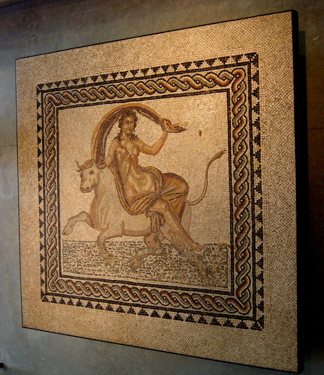 Mosaikk av voldtekten av Io av Zeus som en okse (mosaikk) av Roman