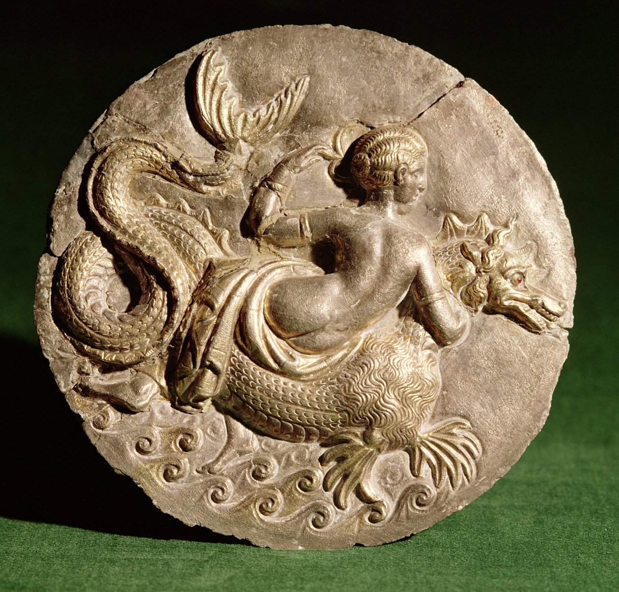 Nereid på Ketos, fra lokket til en pyxis funnet ved Canosa di Puglia, ca. 130 f.Kr. (sølv) av Roman