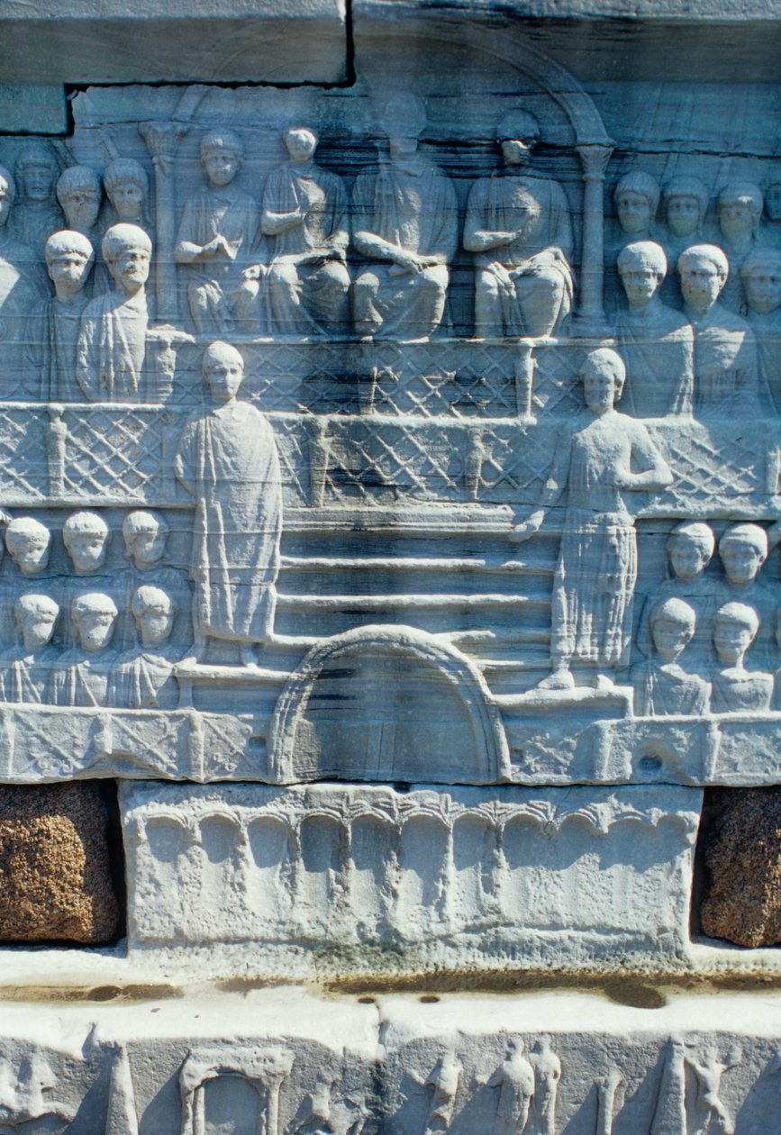 Relieff på bunnen av Obelisken til Theodosius I (347-395) også kjent som Obelisken til Tuthmosis III, fra Karnak (marmor) av Roman