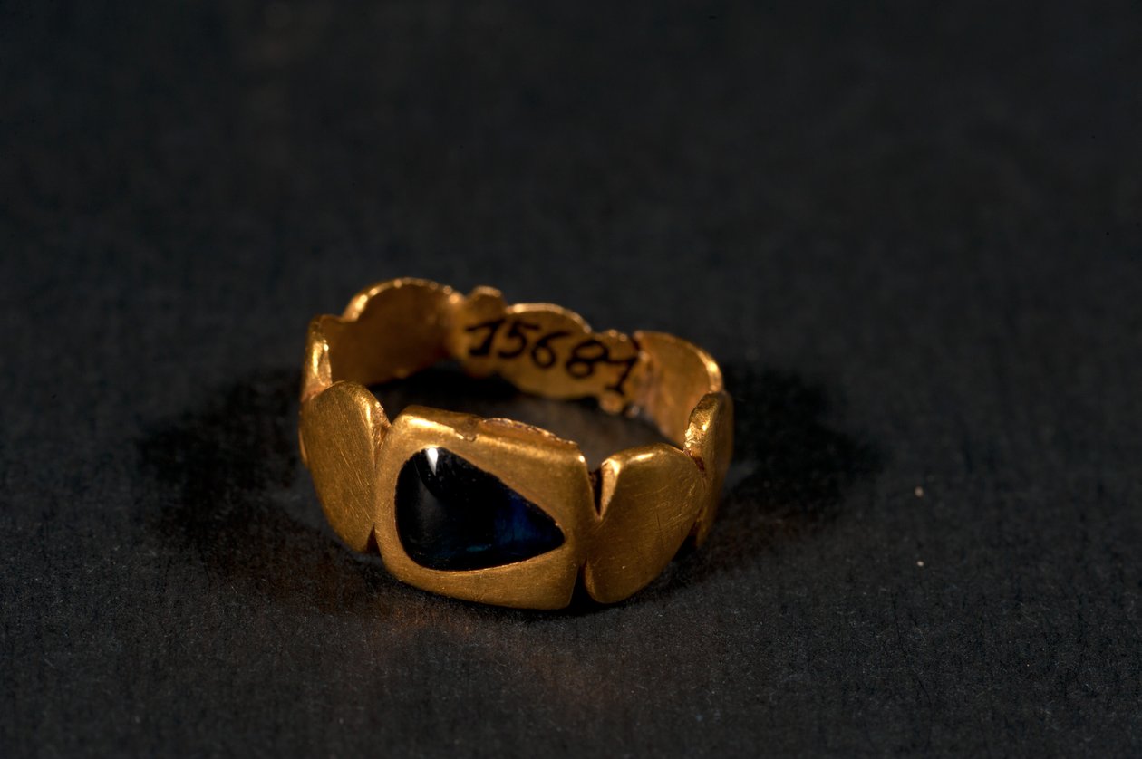 ring (gull og safir) av Roman