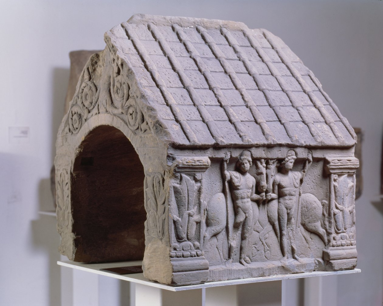 Offerhelligdom i form av et hus av Roman