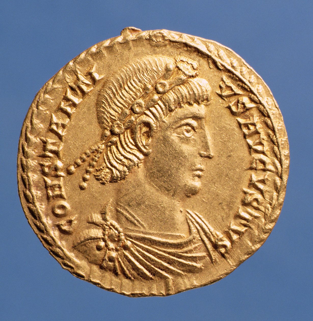 Solidus (forsiden) av Constantinius II (337-361) drapert, iført et juvelbelagt diadem. Innskrift: CONSTANTIVS AVGVSTVS (gull) av Roman