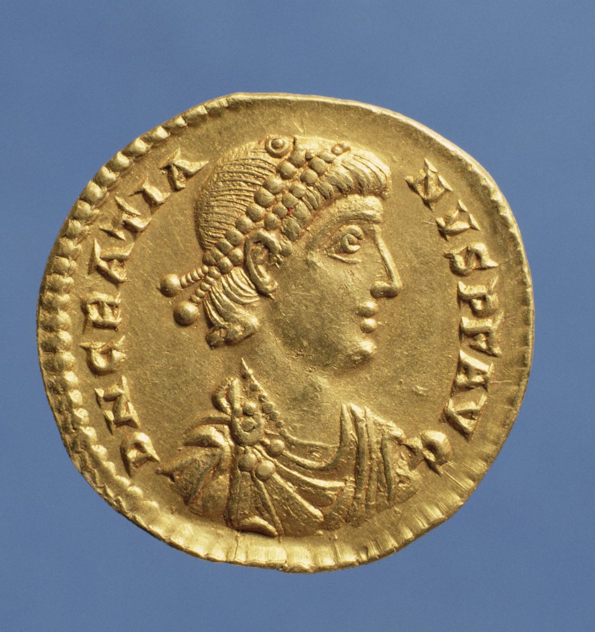 Solidus (forside) av Gratian (375-383) drapert, kurasset iført diadem. (gull) Innskrift: DN GRATIANVS PF AVG av Roman