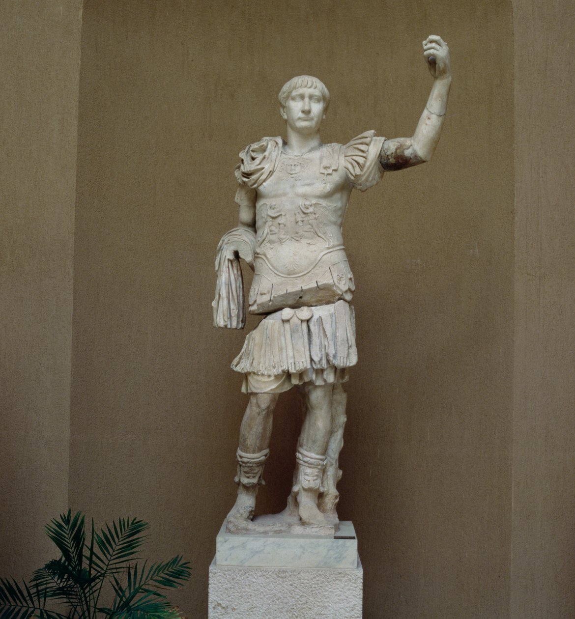 Statue av keiser Trajan (53-117 e.Kr.) (marmor) av Roman