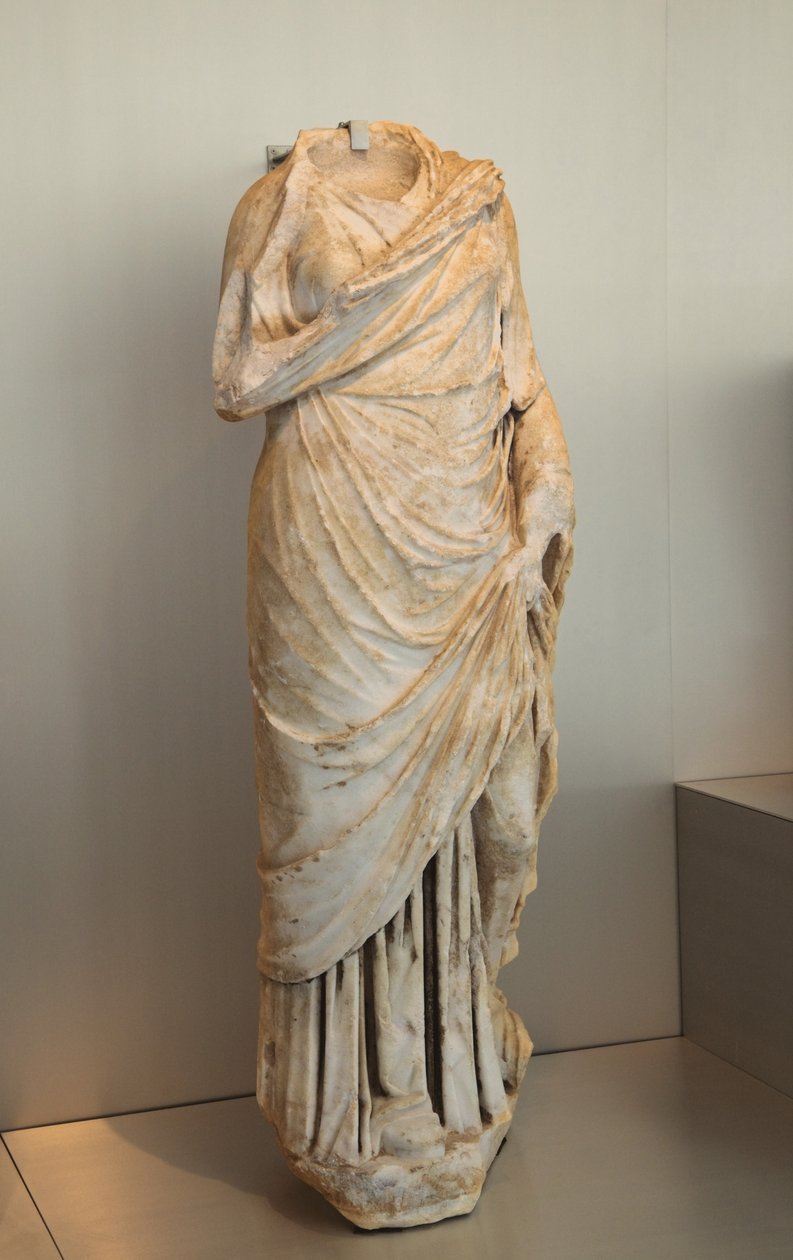 Statue av kvinne (marmor) av Roman
