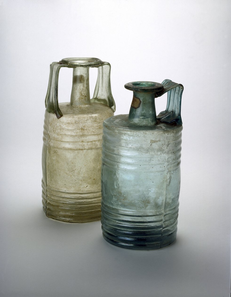 To tønneformede flasker, 2.-3. århundre e.Kr. (glass) av Roman
