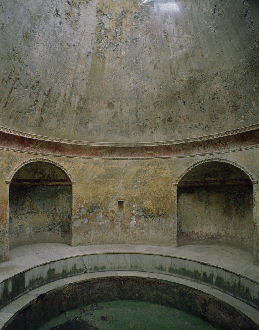 Utsikt over det indre av frigidarium ved Thermae of the Forum av Roman