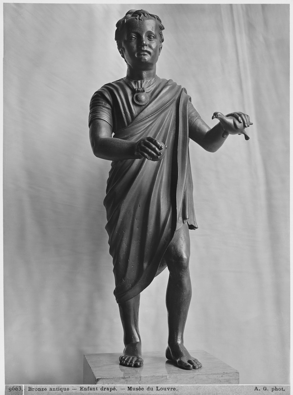 Ung gutt med en fugl, sen republikaner (bronse) av Roman