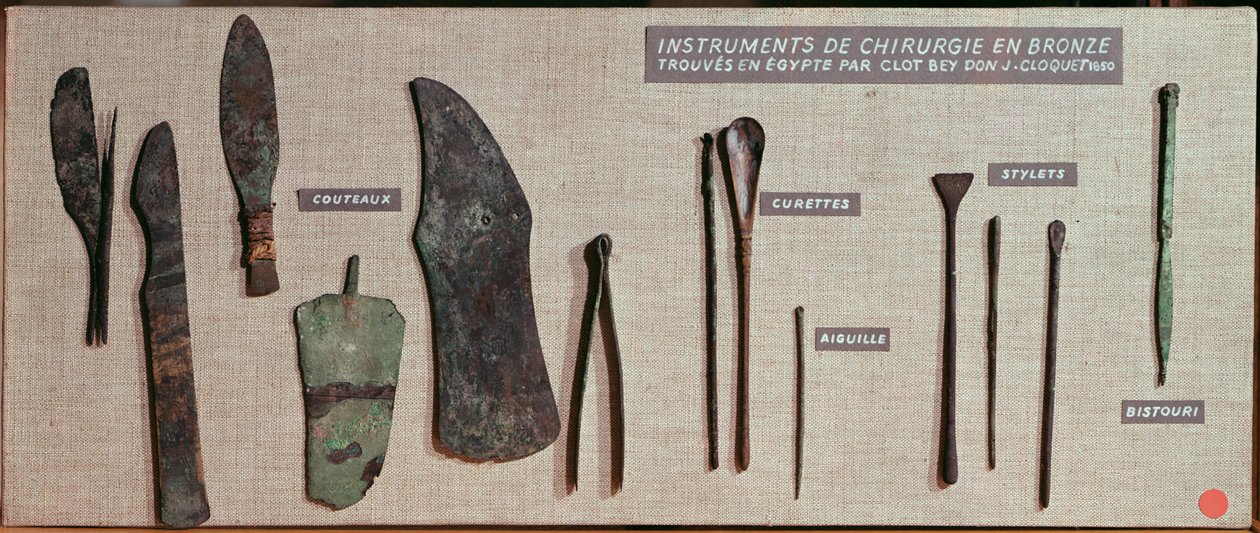 Kirurgiske instrumenter, funnet i Egypt av Antoine Barthelemy Clot Bey (1793-1868) (bronse) av Roman Period Egyptian