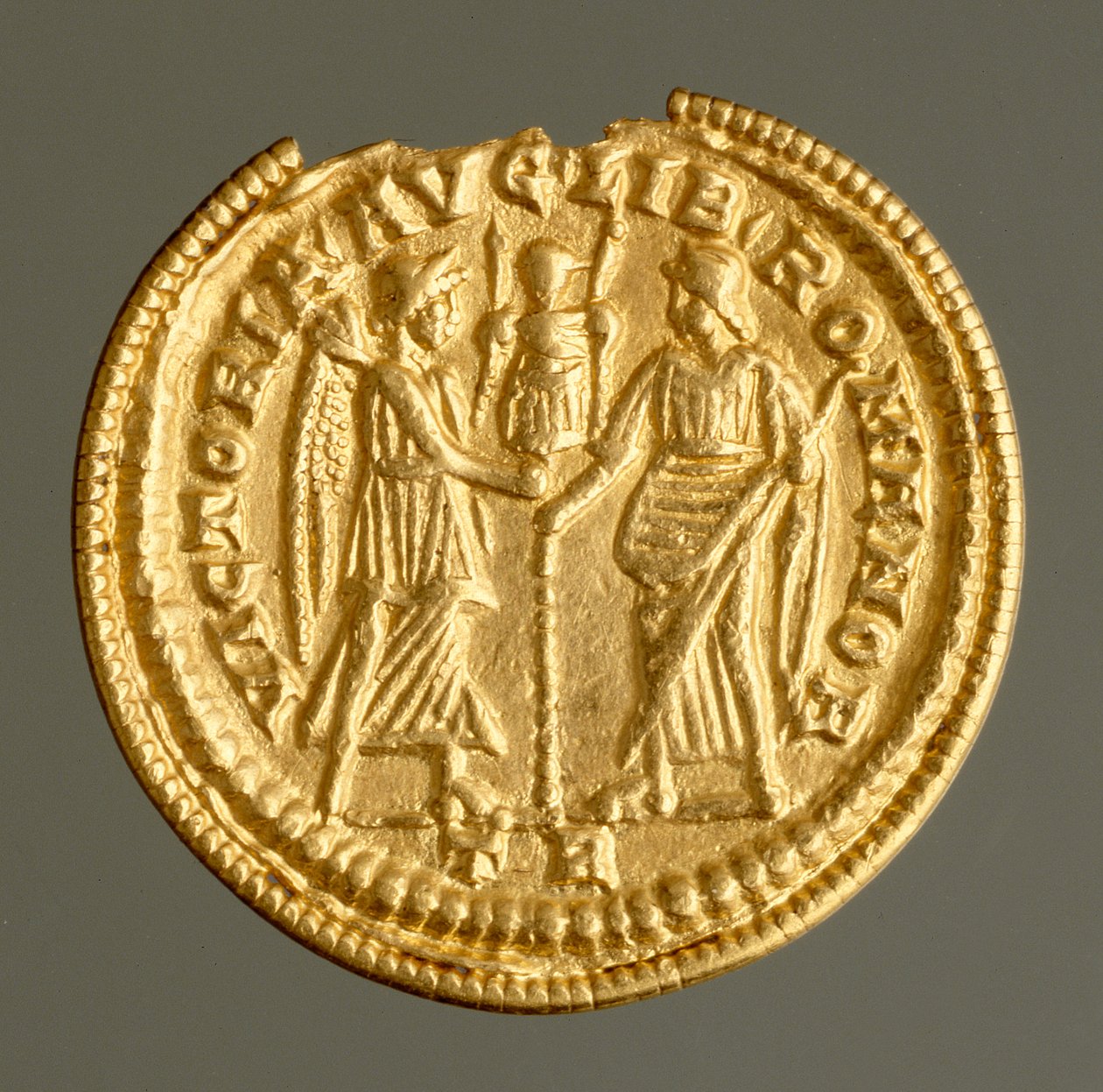 Solidus av Magnentius, funnet på Kirchberg, ca. 350-353 (gull) av Roman Roman