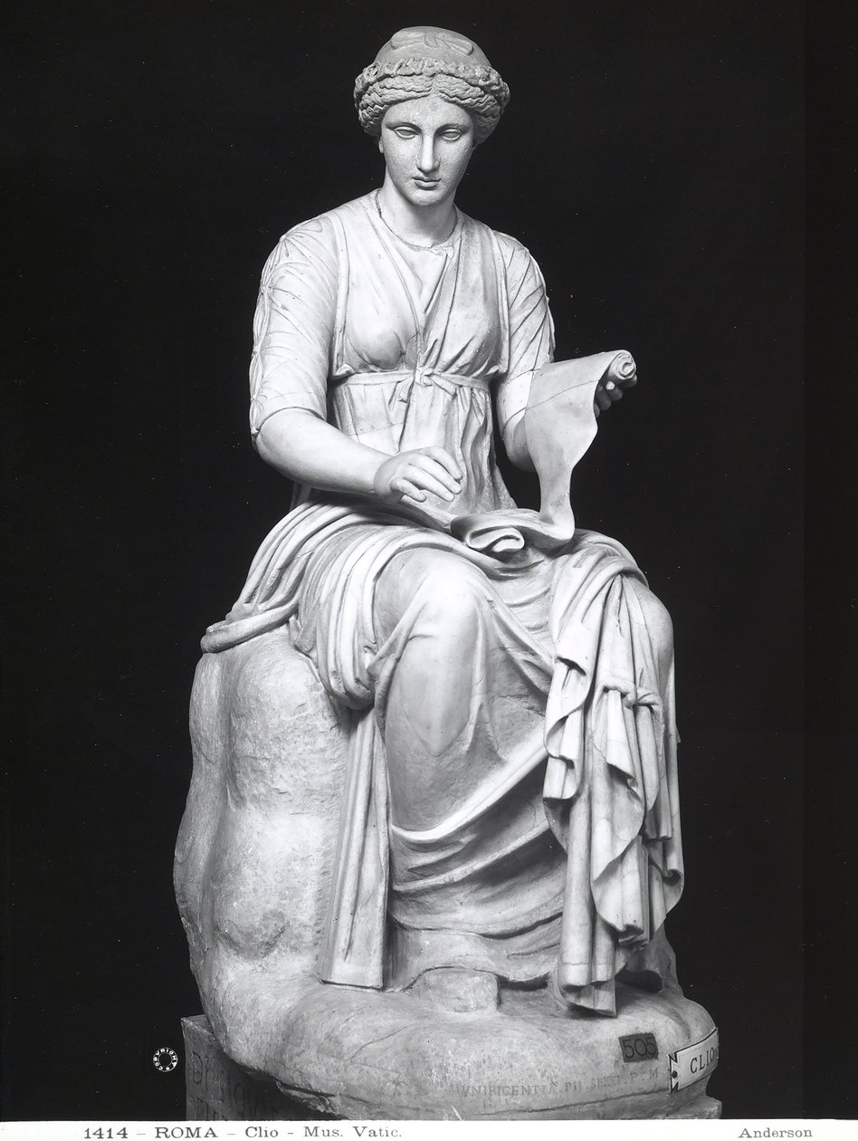 Statue av Clio som holder en rulle (se også 161937) av Roman Roman