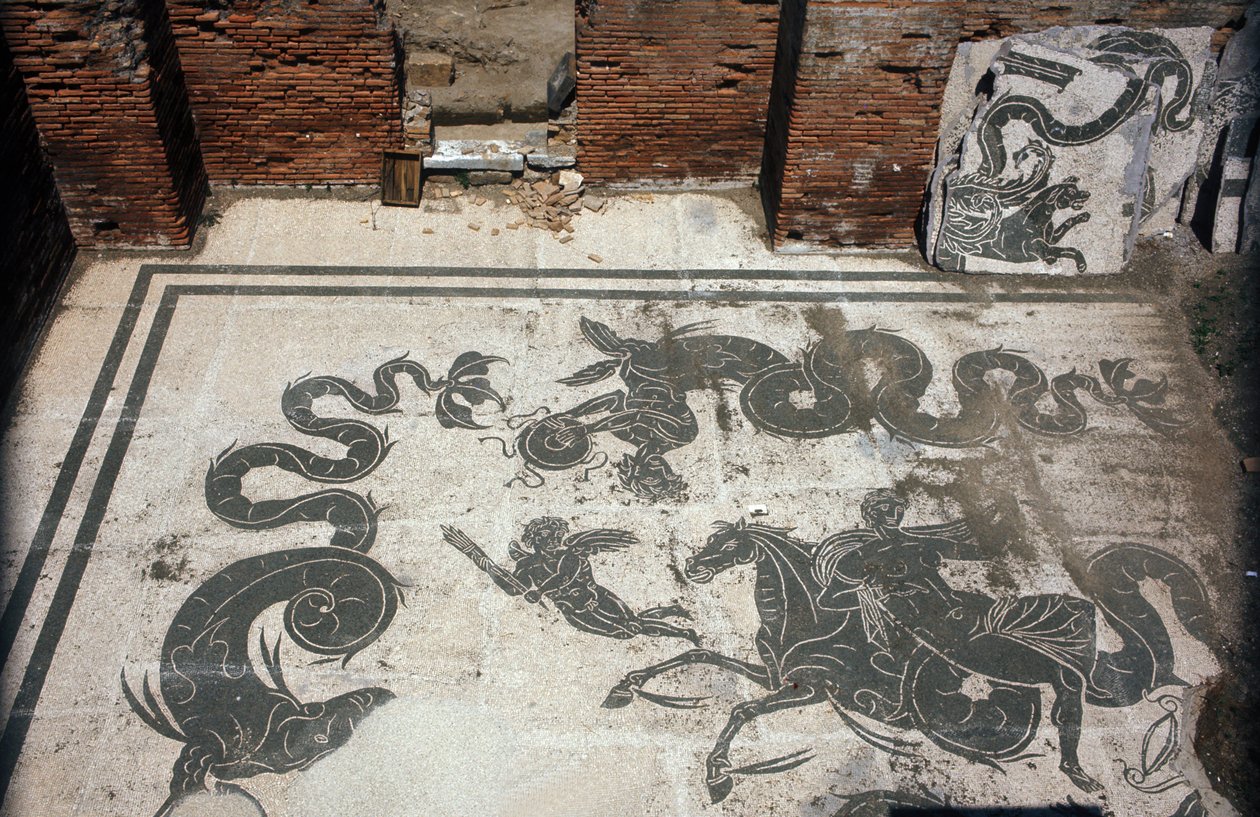 Gamle Ostia (Ostia). Place des Corporations. Mosaikk av Sabratha Seafarers Corporation. Neptuns bad. av Roman