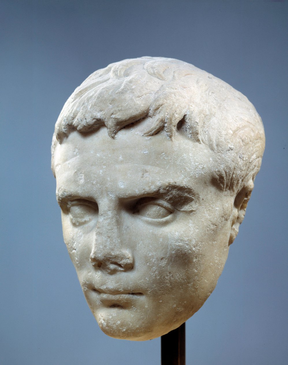 Art of Ancient Roma: Ansiktet til Augustus (Octavian eller Octavian, 63 f.Kr.-14 e.Kr.. Den første romerske keiseren. Skulptur funnet i Cos, mellom 27 og 20 f.Kr.). Paris, Musée du Louvre av Roman