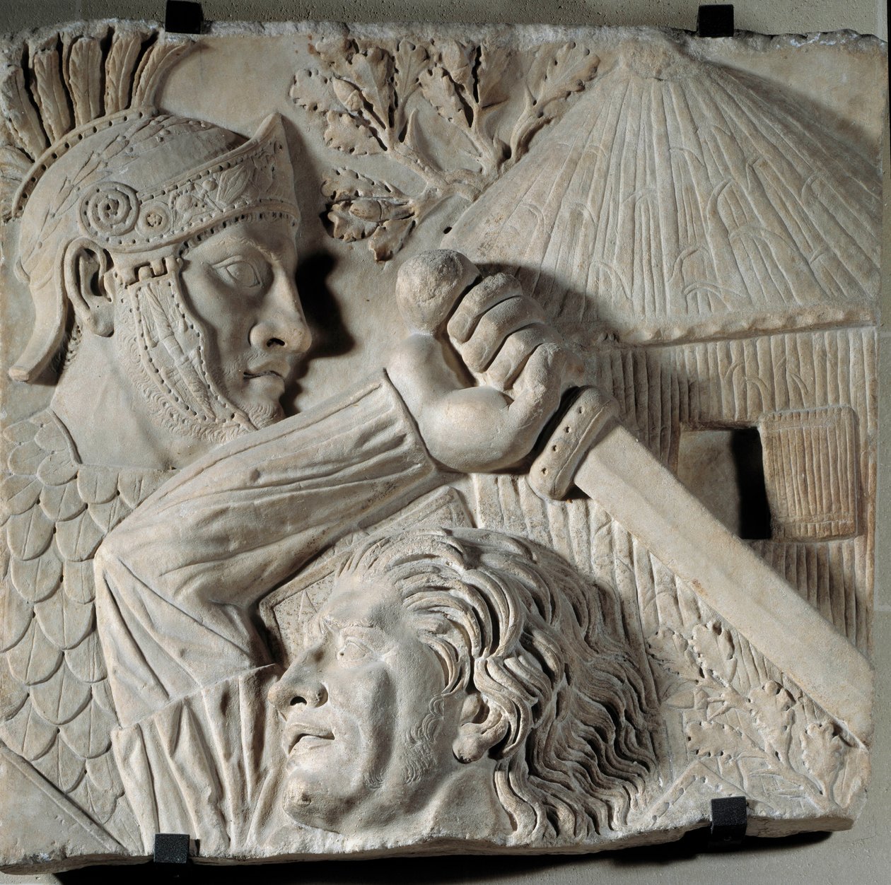 Art of old Rome: Barbarian som kjemper mot en romersk legionær. Lavrelieff, begynnelsen av 200-tallet etter JC. Roma, Trajan-forum. Sol: 0,84x0,88m. Paris, Musée du Louvre av Roman