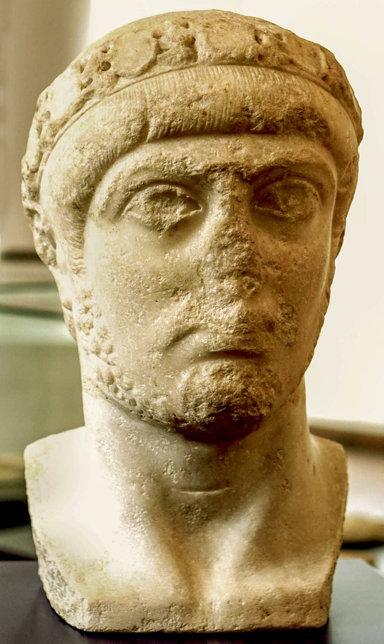 Byste av keiser Gratian av Roman