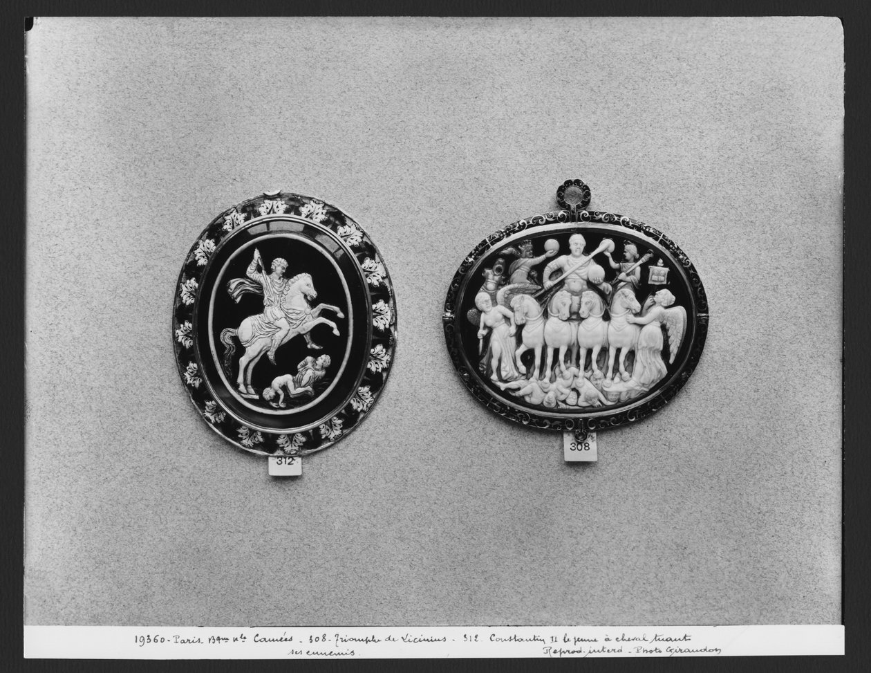 Kameoer som viser Konstantin II den yngre som dreper fiendene sine og triumfen til Licinius av Roman