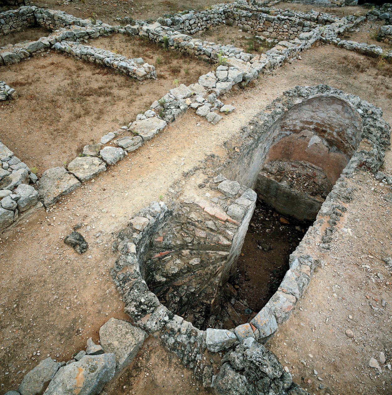 Sisterne til den gresk-romerske byen Ampurias (Empuries), 2. århundre f.Kr. (bilde) av Roman