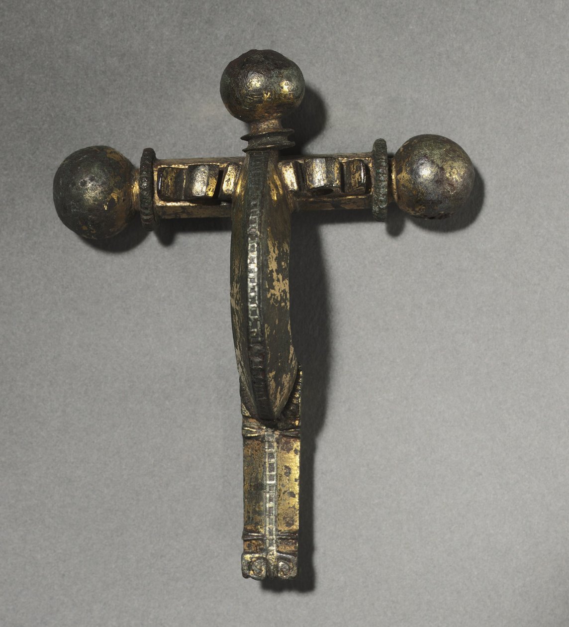 Armbrøstfibula, c.350-400 (bronse, forgylt bronse, sølv og niello) av Roman