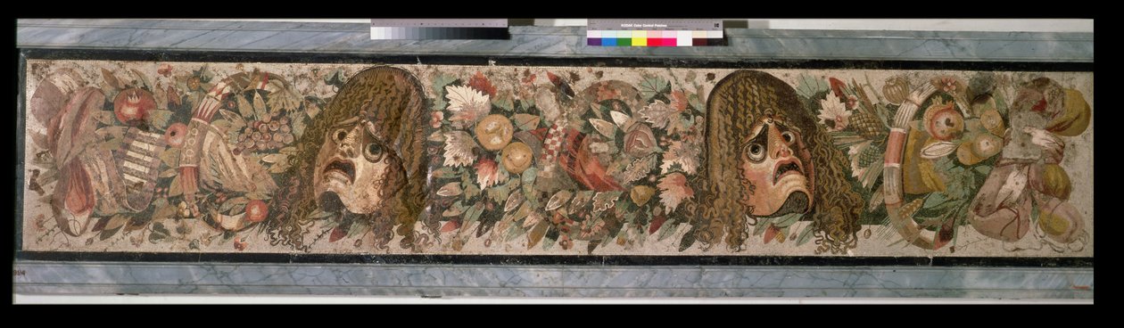 Dekorativt panel som viser teatralske masker, fra Faunens hus, Pompeii (mosaikk) av Roman