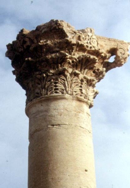Detalj av en korintisk søyle og hovedstad, romersk, 2. århundre (bilde) av Roman