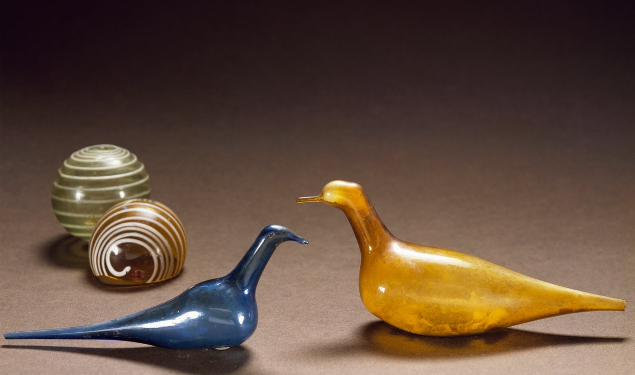 Dueformede unguentaries, farget og blåst glass av Roman