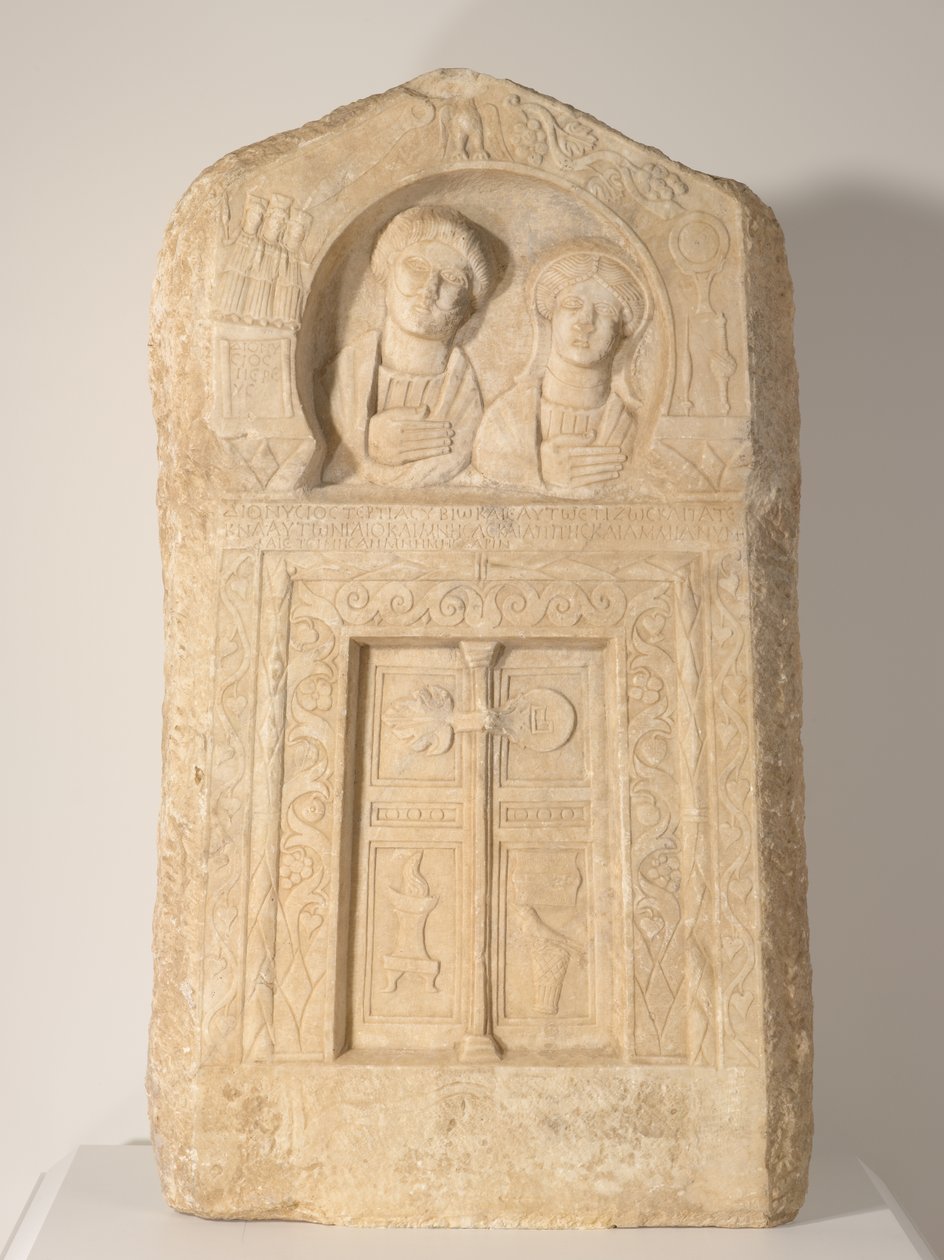 Begravelsesstela til presten Dionysios og hans kone, Tertia, ca. 240-260 (marmor) av Roman