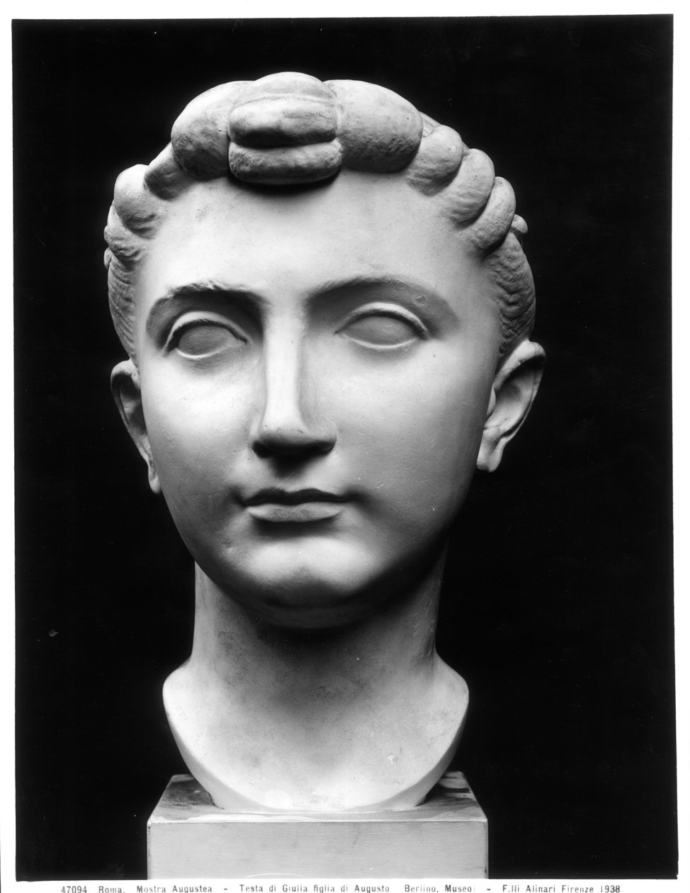 Leder av Julia (39BC-14AD), datter av Augustus Emperor (marmor) (s/hv-bilde) av Roman