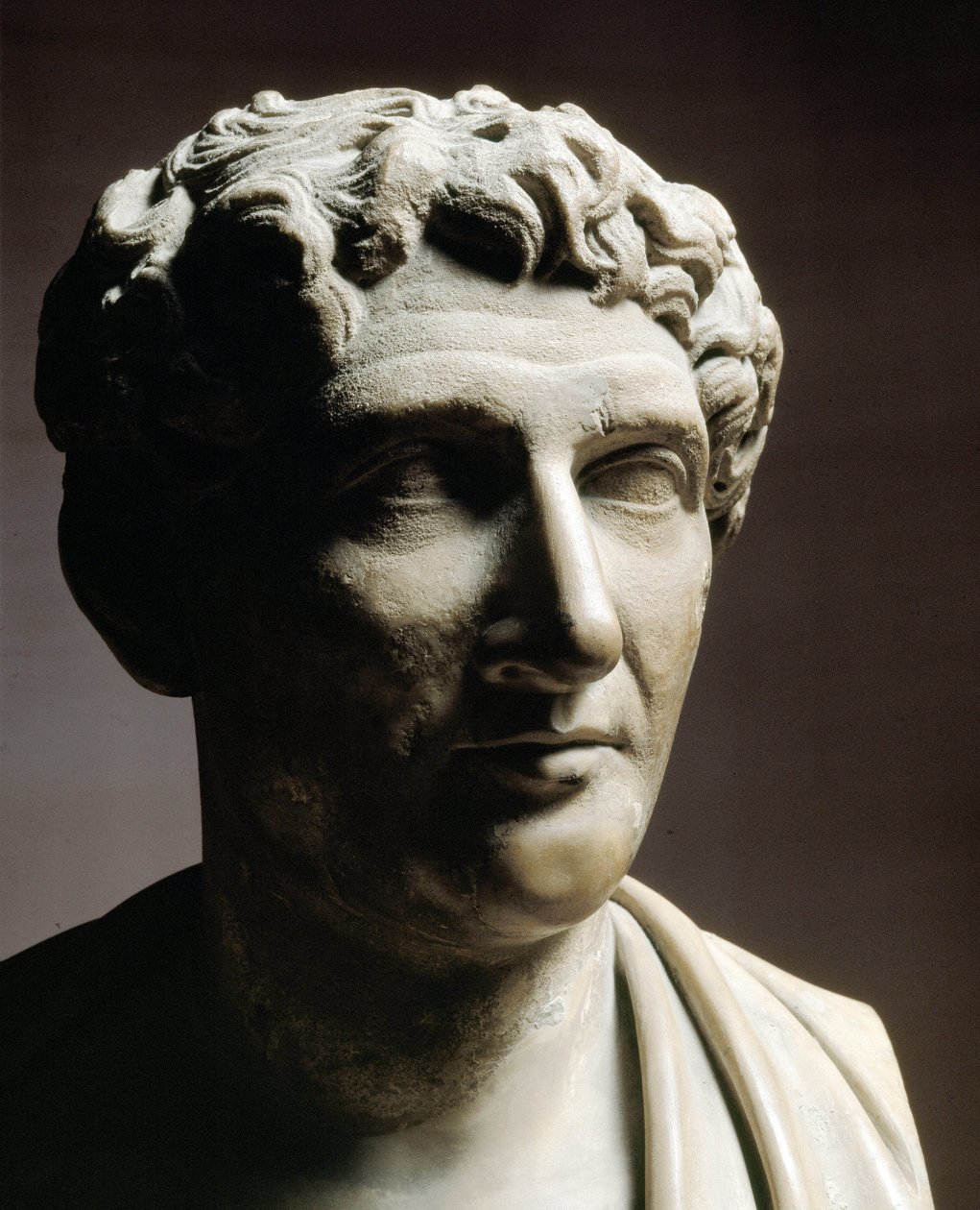 Hode for Ovid (marmorskulptur) av Roman