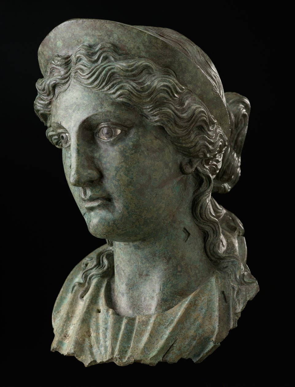 Hodet til en kvinne i skikkelse av en gudinne, 1. århundre (kobberlegering og sølv) av Roman