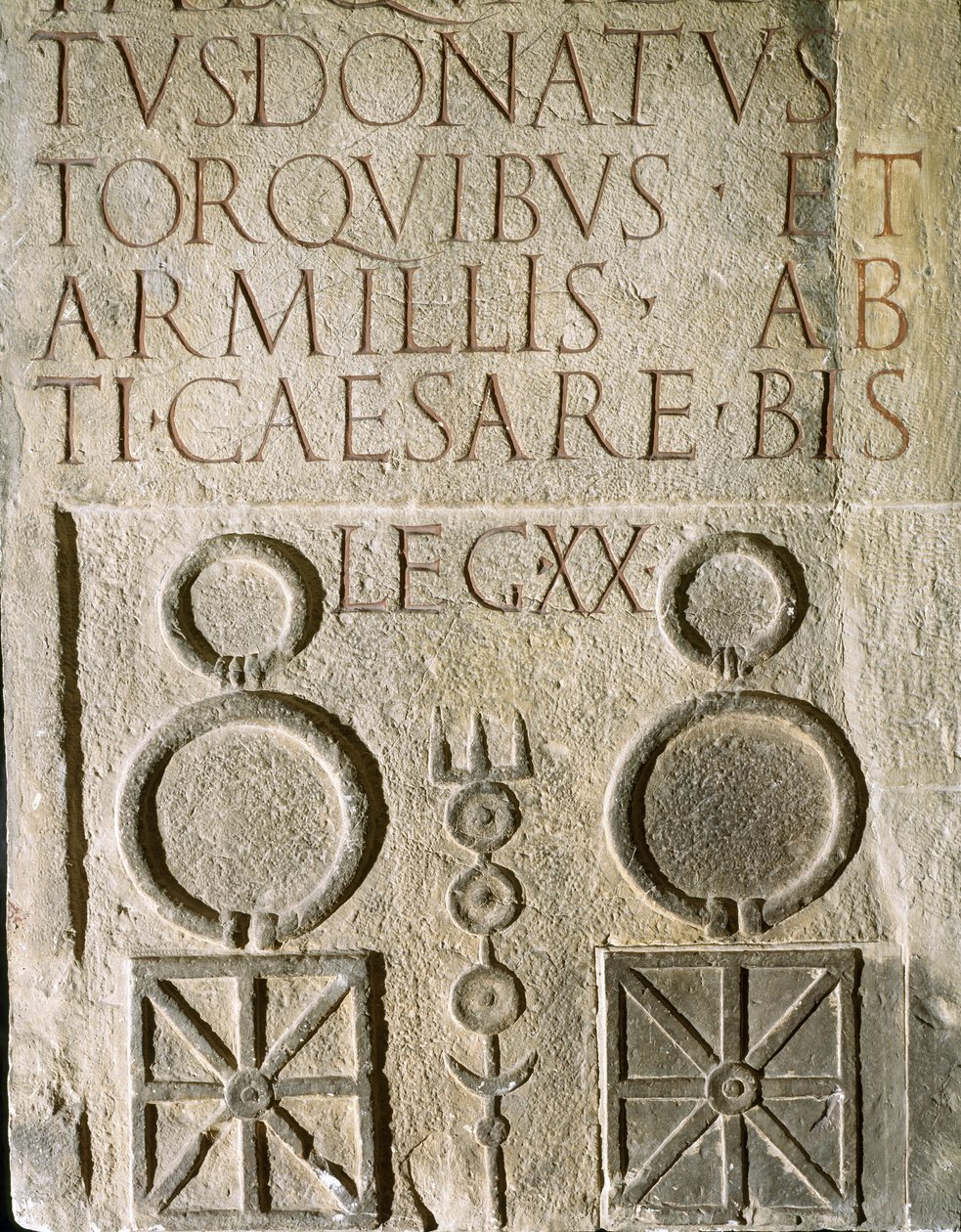 Innskrevet insignier av Twentieth Victorious Valerian Legion, romersk legion oppdratt i det 1. århundre e.Kr. av Roman