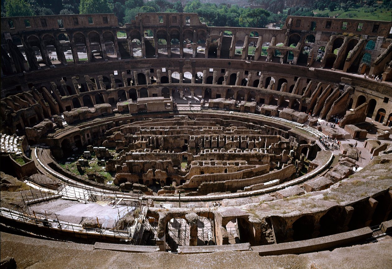 Innvendig utsikt over Colisee, bygget mellom 70 og 80 (fotografi) av Roman