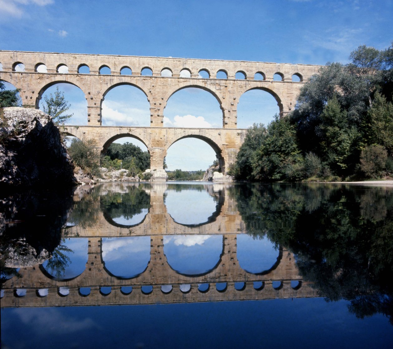 Pont du Gard. Romersk akvedukt fra 2. halvdel av 1. århundre. av Roman