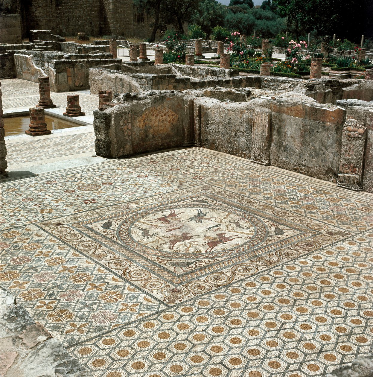 Rester av mosaikkene til den romerske byen av Roman