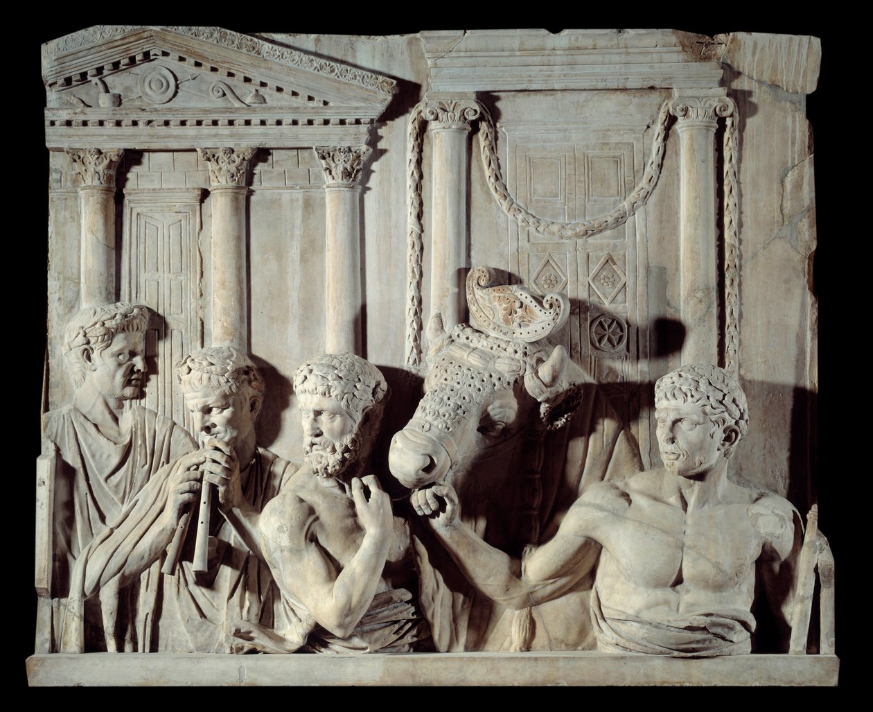 Romersk antikkens kunst: Fragment av et arkitektonisk relieff: forberedelse av et offer. Marmorskulptur, fra Roma av Roman
