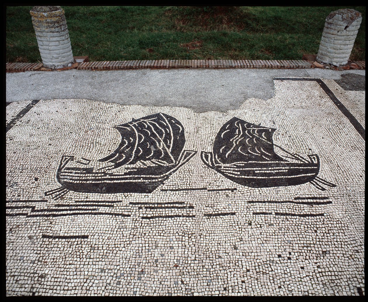 Romersk kunst: ""Ships" Mosaic of the Corporation of Seafarers, Place des Corporations av Roman