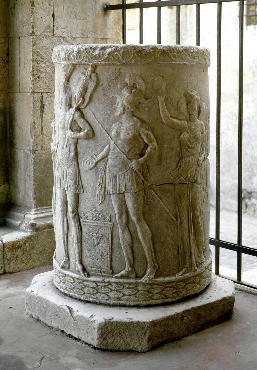 Romersk kunst: marmorsøylebase med lavt relieff som representerer en offerscene. 40-30 f.Kr. Civita Castellana, katedralen av Roman