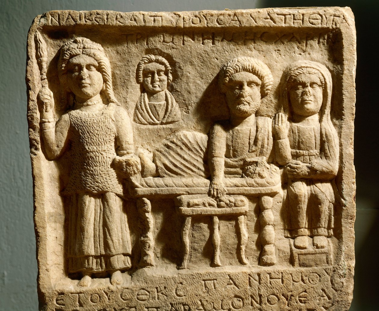 Romersk basrelieff som viser en begravelsesfest fra den gamle byen Trimontium, nå Plovdiv, Bulgaria av Roman