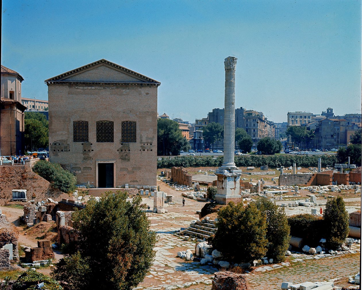 Forum Romanum: utsikt over møtestedet Curia (curia) til senatet. 1. århundre f.Kr. Roma av Roman