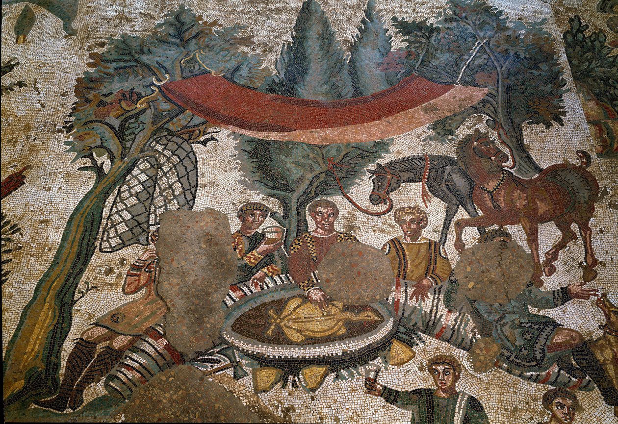 Romersk kunst: detalj av mosaikken "" Den lille jaktdelen"" Jegere hviler og spiser lunsj i en skog. 315-350 e.Kr. Piazza Armerina, Villa Romana del Casale av Roman