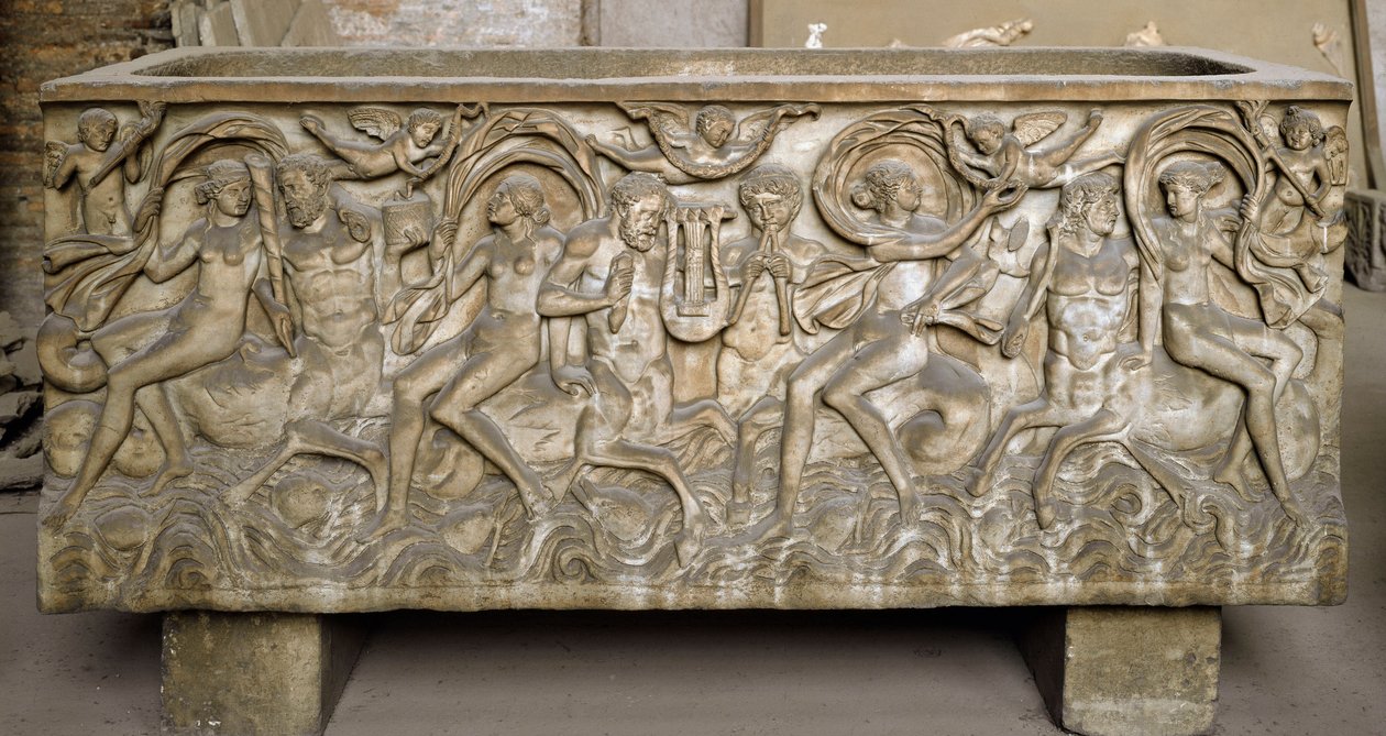 Romersk kunst: sarkofag dekorerer lave relieffer som representerer en kortege av menader, kentaurer som danser og spiller musikk. Slutten av det 3. århundre. Museo Nazionale Romano (o delle Terme), Roma av Roman