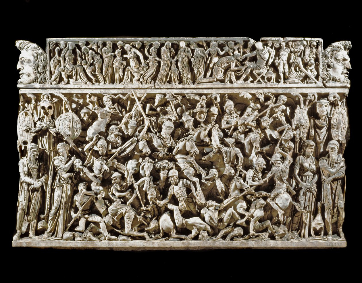 Romersk kunst: scene for kamper mellom romerske krigere og barbarer under de Marcomanske (eller Marcomanniske) krigene. Relieff av sarkofagen kalt Portonaccio av en general av Marc Aurele. 180-190. Roma, Museo Nazionale Romano (o delle Terme) av Roman