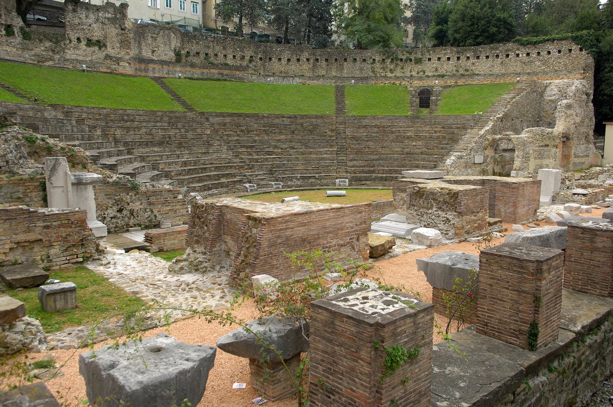 Romersk kunst: utsikt over det romerske teatret (1. f.Kr.), Trieste Italia (bilde) av Roman