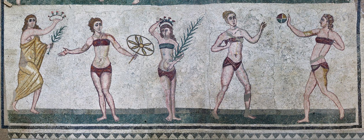 Room of the Girls som representerer idrettsutøvere som er engasjert i en friidrettskonkurranse iført en todelt badedrakt (mosaikk) av Roman