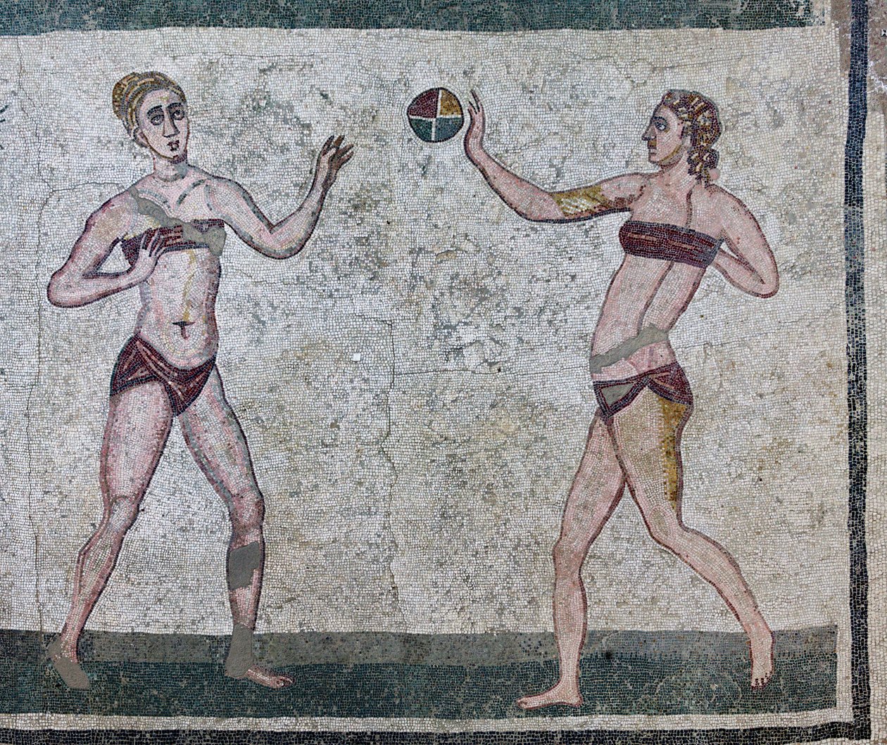 Room of the Girls som representerer idrettsutøvere som er engasjert i en friidrettskonkurranse iført en todelt badedrakt (mosaikk) av Roman