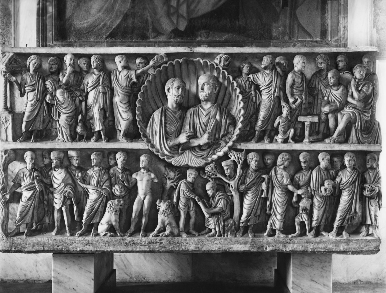 Sarkofag, kjent som den av De to brødre, som skildrer scener fra Det gamle og Det nye testamente, midten av 4. århundre (marmor) av Roman