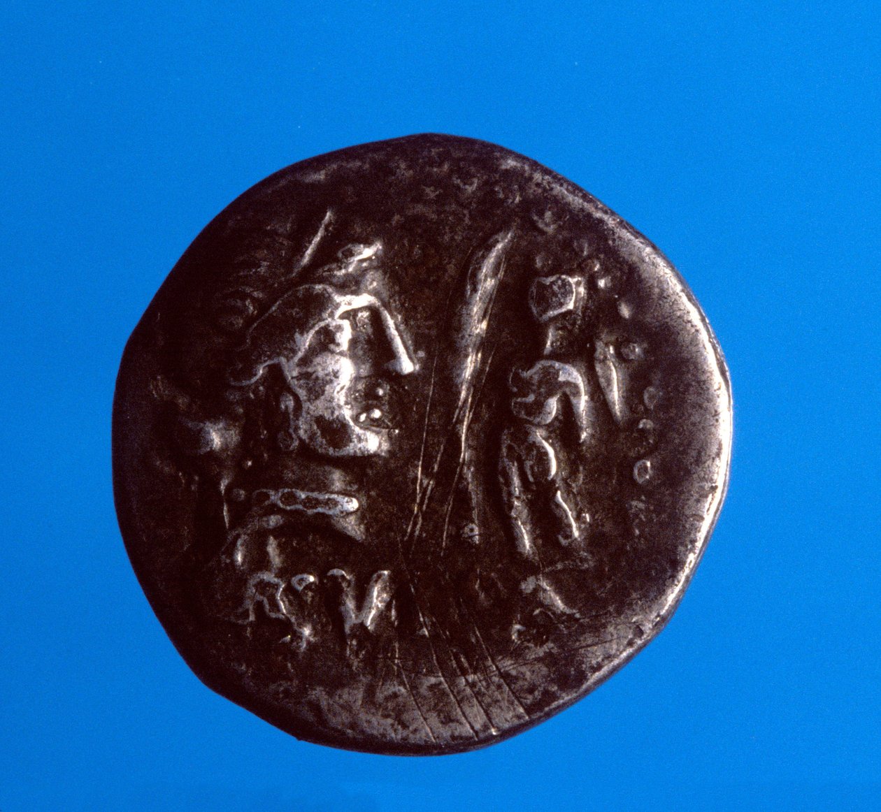 Sølvmynt med bilde av den romerske politikeren Lucius Cornelius Sulla (Silla eller Sylla) (138-68 f.Kr.) truffet i 87 f.Kr. av Roman
